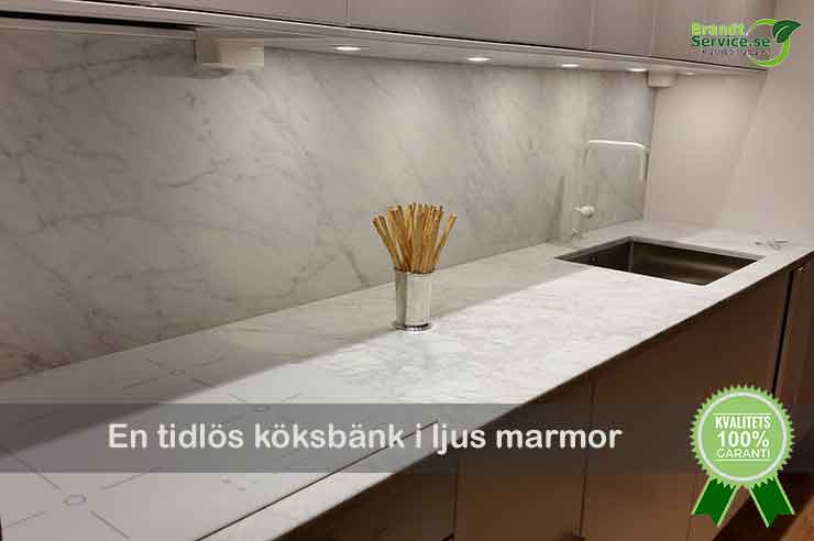 Köksbänkskiva i ljus marmor